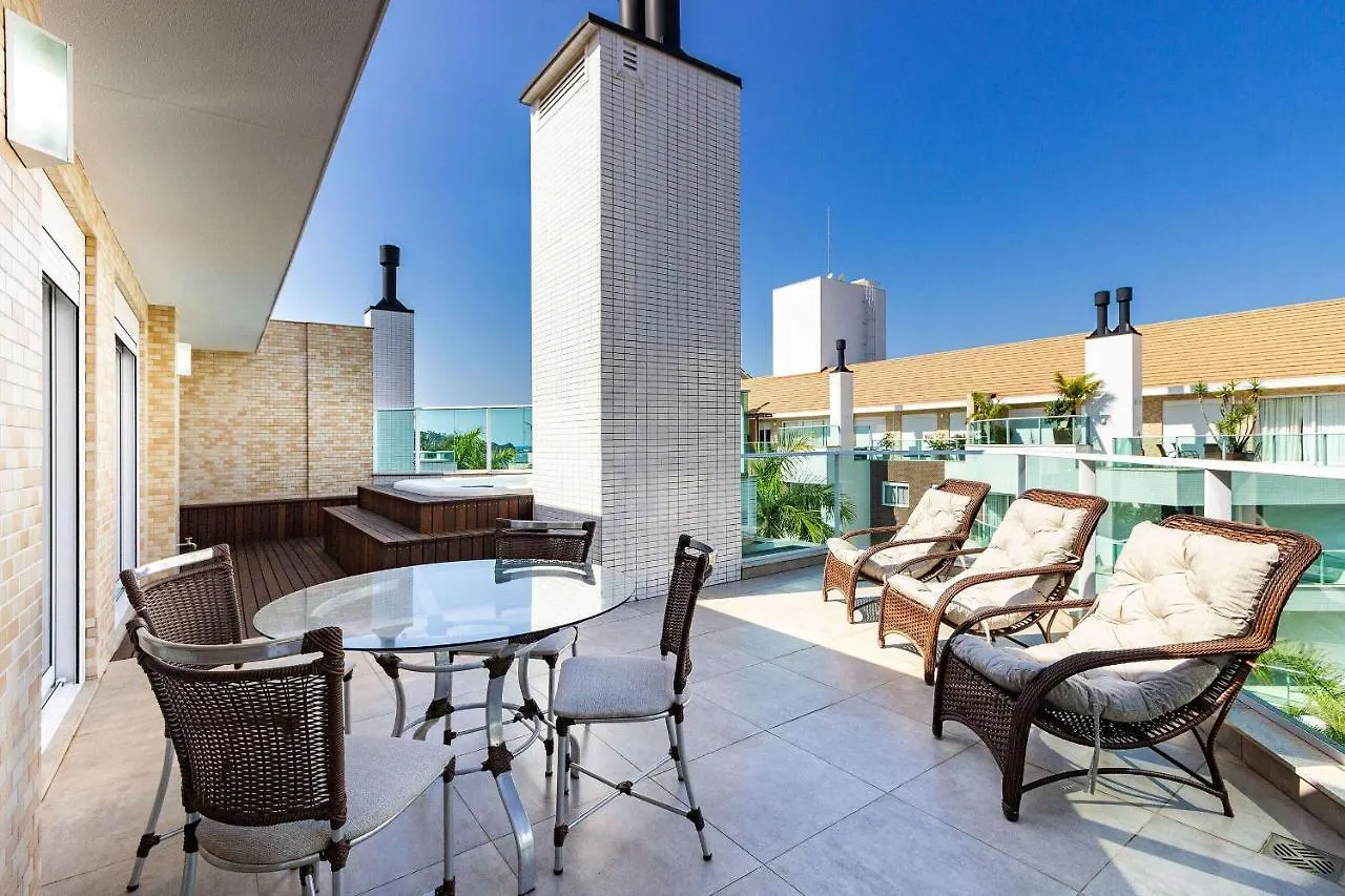 Boulevard Bombinhas: Luxury Beachfront Penthouse with Private Jacuzzi Bombinhas