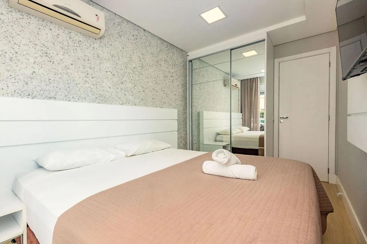 Apartment Boulevard Bombinhas: Luxury Beachfront Penthouse with Private Jacuzzi