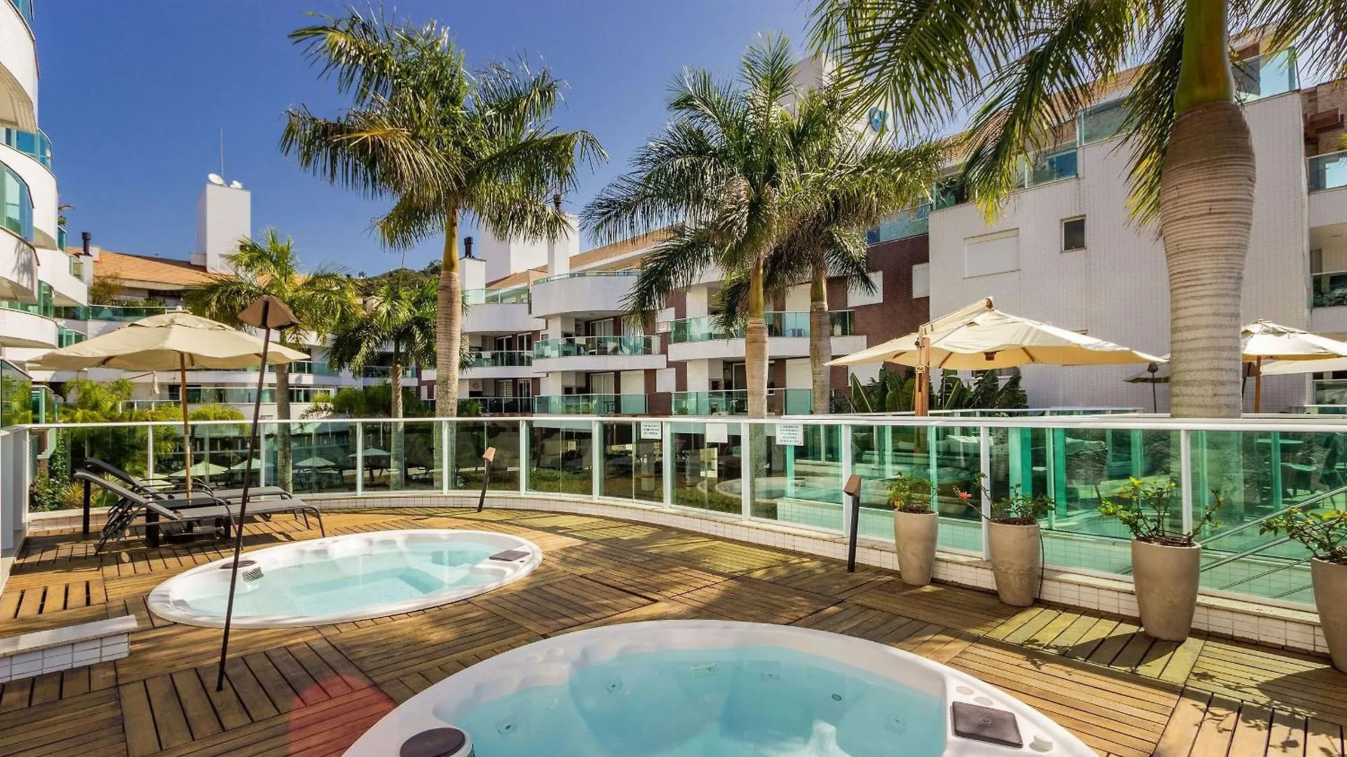 Apartment Boulevard Bombinhas: Luxury Beachfront Penthouse with Private Jacuzzi Brazil